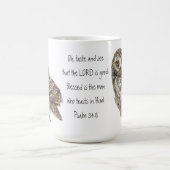 主が良い水の色のフクロウの詩篇34:8 コーヒーマグカップ (中央)