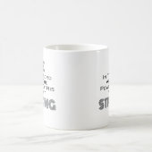 主の中で強く、彼の強い白黒 コーヒーマグカップ (中央)