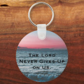 主は私たち与えのキーチェーン上に決して キーホルダー (正面)