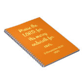 主をたたえ! – 感謝祭引用文 – オレンジ – ノートブック (右側)