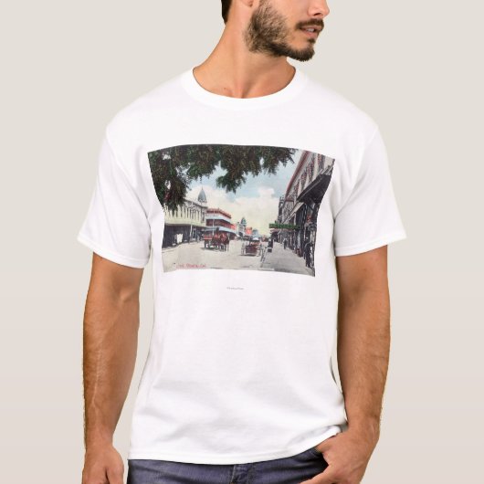 主要なStreetVisalia、カリフォルニアの眺め Tシャツ (正面)
