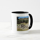 主要広場、クラシックな期間のBallcourt マグカップ (正面右)