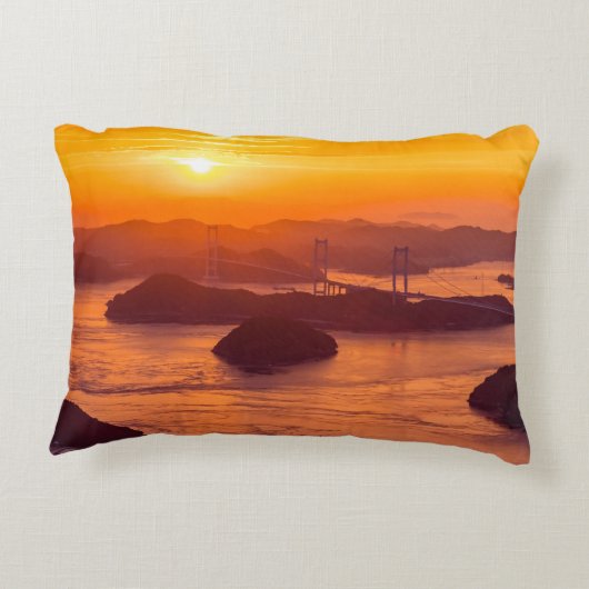 久留島海峡大橋と久留志のぼんやりした夕日 アクセントクッション (裏面)