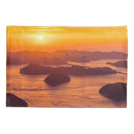 久留島海峡大橋と久留志のぼんやりした夕日 枕カバー