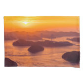 久留島海峡大橋と久留志のぼんやりした夕日 枕カバー (正面)