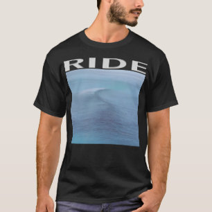 乗り物のない靴の視線 Tシャツ