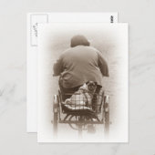 乗り葉書に行く男の子とパグ犬 ポストカード (正面/裏面)