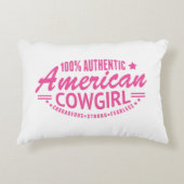 乗ること準備ができたアメリカの女性のカーボーイのピンクのロゴの枕 アクセントクッション (正面)