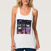 乗るために生きているタンクに乗るために住んで下さい タンクトップ (正面)