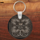 乗るには年を取りすぎることはない キーホルダー (正面)