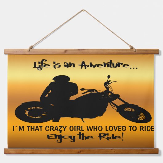 乗るのが熱狂する大好きな女の子 吊り下げ型タペストリー (正面)