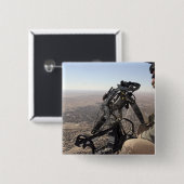 乗組員が不審な行動を探す 缶バッジ (正面&裏面)