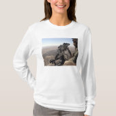 乗組員が不審な行動を探す Tシャツ (正面)