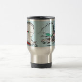 乗車のために取られる トラベルマグ (中央)