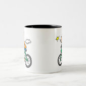 乗馬の自転車-男性 ツートーンマグカップ (中央)