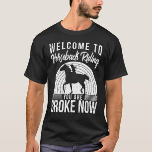 乗馬+乗馬ライダー+競馬のイコール Tシャツ