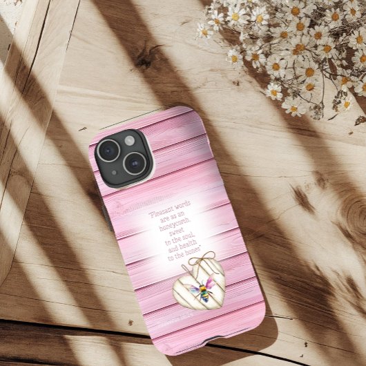 乙女らしいピンクの木目調ハートと虹色の蜂の信仰デザイン Case-Mate iPhoneケース