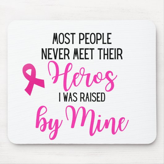 乳がんヒーローママ – ほとんどの人が会わない マウスパッド (正面)
