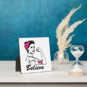 乳がん認知月間の女性ピンク信じ色 フォトプラーク (インサイチュ)