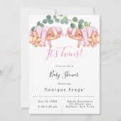 乳児ガールオンモミーの腕それは双子の赤ちゃんシャワー 招待状 (正面)