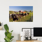 乳牛、レッドバーンと山レイニアプリント ポスター (ホームオフィス)