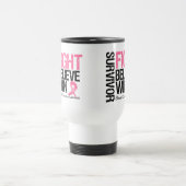 乳癌の生存者の戦いは勝利モットーを信じます トラベルマグ (中央)