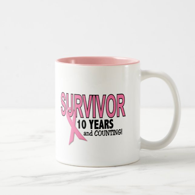 乳癌の生存者10の年及びカウント ツートーンマグカップ (右)