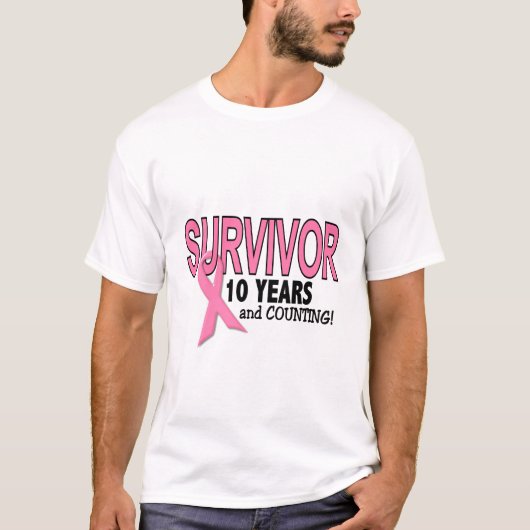 乳癌の生存者10の年及びカウント Tシャツ (正面)