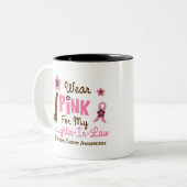乳癌私は私の義理の娘のためのピンクを身に着けています ツートーンマグカップ (正面左)