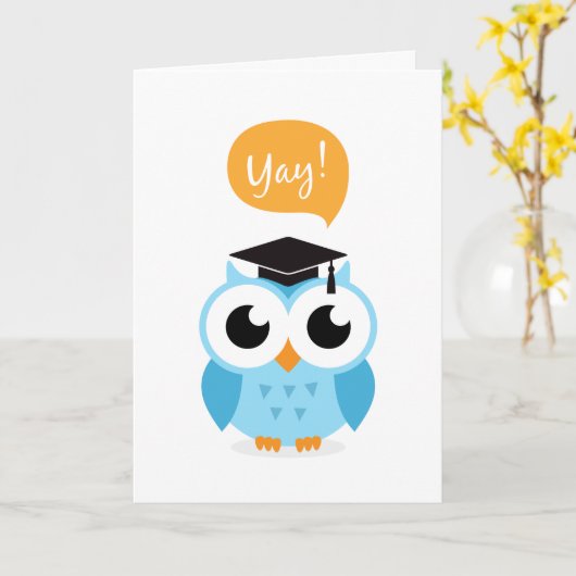 乳鉢板帽子の卒業のおめでとうのフクロウ カード (黄色い花)