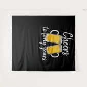 乾杯!ビール好きな40歳の男 タペストリー (正面(横))