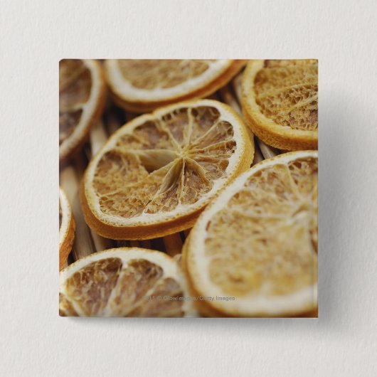 乾燥された切れのレモンのクローズアップ 缶バッジ (正面)