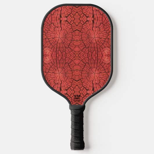 乾燥した木の幹の断面 ピンクがかった赤い木材の写真 ピックルボールラケット (正面)