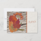 乾燥した秋の葉と花の出欠確認カード 招待状 (正面)