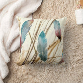 乾燥した草の背景に水色の羽 クッション (ブランケット)