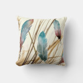 乾燥した草の背景に水色の羽 クッション (正面)