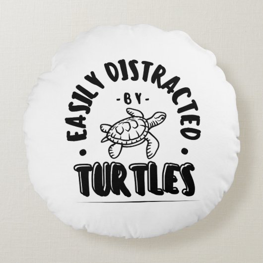 亀に気を取られおもしろいる ラウンドクッション (正面)