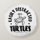 亀に気を取られおもしろいる ラウンドクッション (裏面)