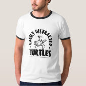 亀に気を取られおもしろいる Tシャツ (正面)