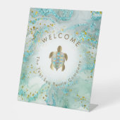 亀のロゴ 台座サイン (正面)