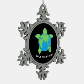 亀の恋人 救| The Turtle Planet スノーフレークピューターオーナメント (左)