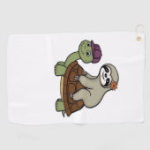 亀のTシャツにクラシック乗るナマケモノ ゴルフタオル (横)