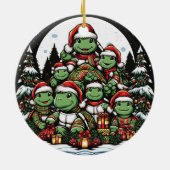 亀はクリスマスプレゼントに満足している セラミックオーナメント (裏面)