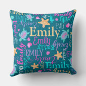 亀、ヒトデ、ハートの名前パターン(の模様が)ある クッション (裏面)