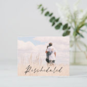 予定変更された写真結婚の日付のお知らせ ポストカード (スタンド正面)