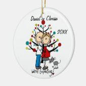 予期しているカップル、猫のカスタムな休日のオーナメント セラミックオーナメント (左)