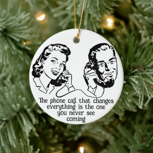 予期しないつながり-ヴィンテージカップルの電話 セラミックオーナメント (ツリー)