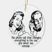 予期しないつながり-ヴィンテージカップルの電話 セラミックオーナメント (左)