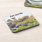 予測できなデザイン – 畑の羊 コースター (左側)