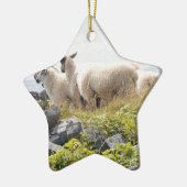 予測できなデザイン – 畑の羊 セラミックオーナメント (左)